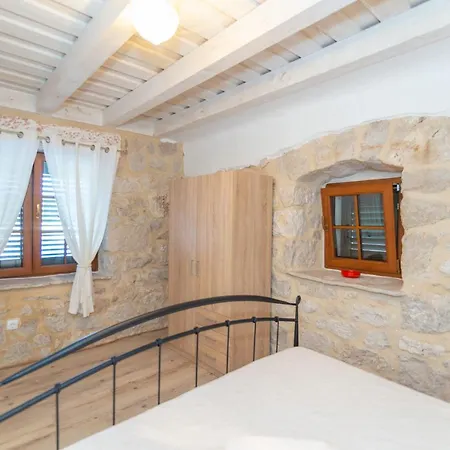 Kameni Cvijet, - Makarska Podbablje