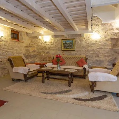 Kameni Cvijet, - Makarska Podbablje