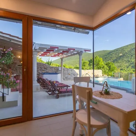 Kameni Cvijet, - Makarska Villa